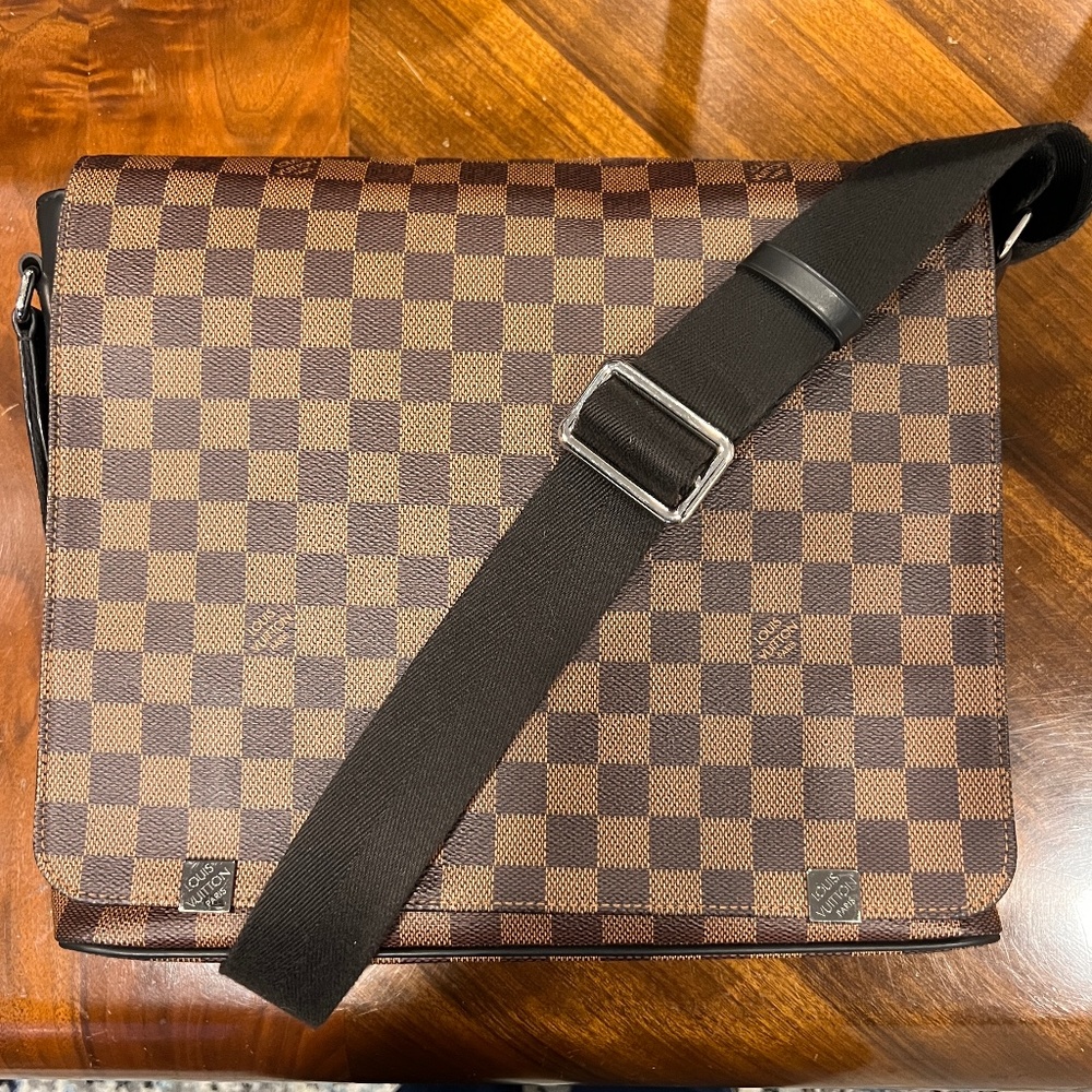 Louis Vuitton District MM Damier Ebene